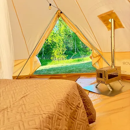 Glamping Arctic Ukuli Luxury tent Rovaniemi
